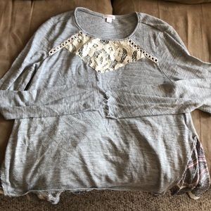 Beautiful flowy long sleeve shirt!